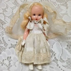 Vintage1940-50s 5.5in Nancy Ann Story Book Bride Doll with Veil